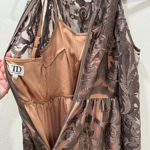 True Decadence Women's 6 Maxi Formal Dress Brown Wedding Cold Shoulder - Picture 11 of 14